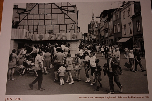 &copy; <a class='unglow' target='_blank' href='https://de.wikipedia.org/wiki/Harry_Hardenberg'>Harry Hardenberg</a>
Eisladen Ecke Ossenreyer Str. / Apollonienmakt 1973
16.10.2015 23:05:05
Stralsund, wie es gestern war
Galerie